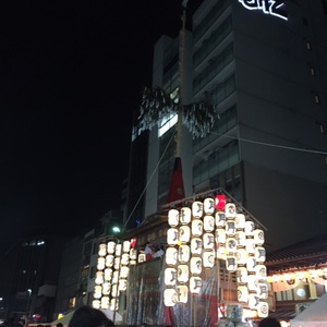 今夏一番のトレンドネイル☆人魚の鱗